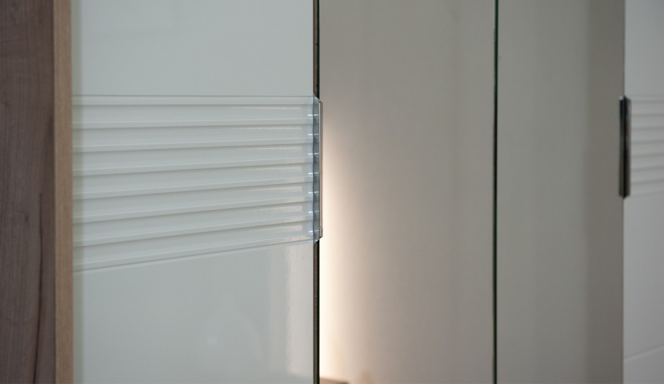 Распашной шкаф Джулия 4дв (2 зерк) с порталом Крафт серый/белый глянец - фото 7