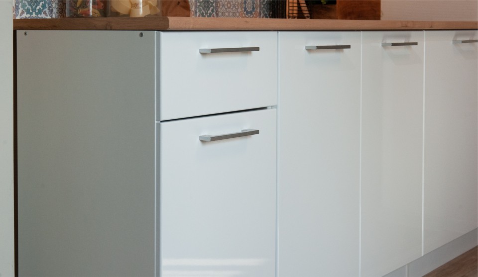 Кухонный гарнитур Ника Глосс 2,4м с вытяжкой Белый глянец - фото 9